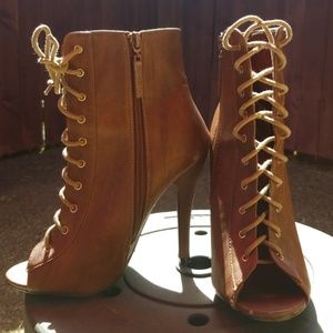 👢💥Brown Strapped Faux Leather Booties💥👢Cowboy